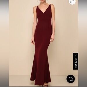 Elegant Lulus Burgundy Maxi dress